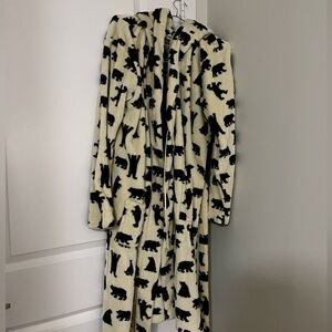 Black Bears On Natural Adult Fleece Robe!!!
Hatley - Little Blue House Bath robe